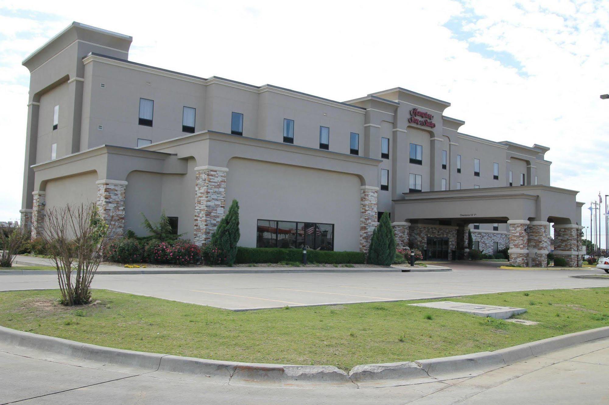 Hampton Inn & Suites Enid Exterior photo